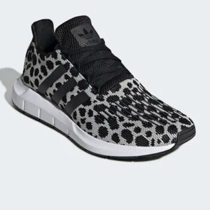 Adidas Swift Run shoes sneakers size 10 leopard print black